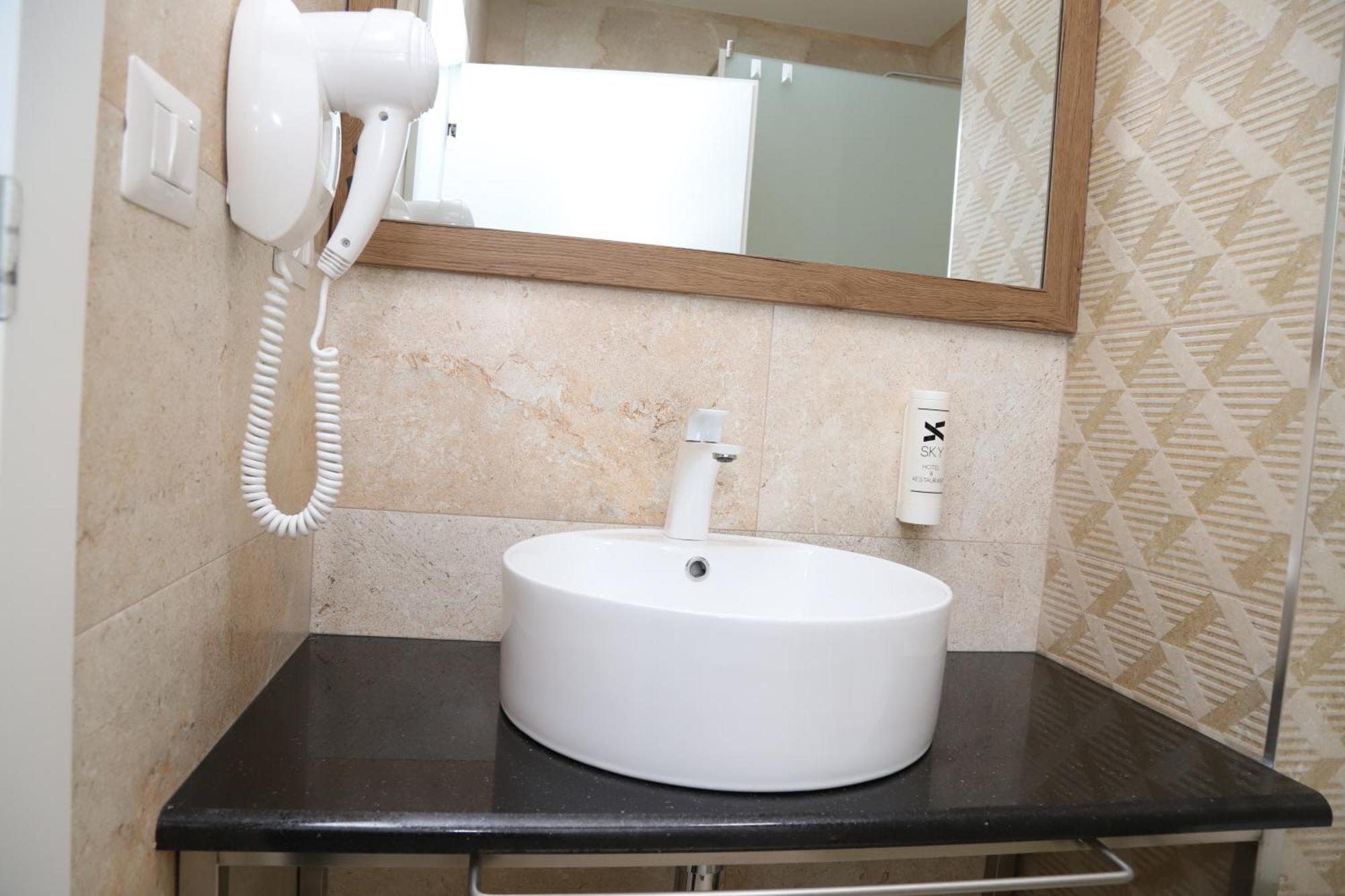 פריזרן Sky Hotel מראה חיצוני תמונה
