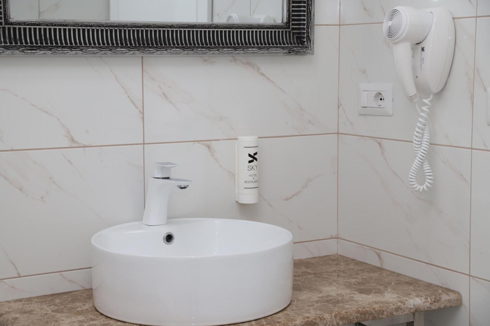 פריזרן Sky Hotel מראה חיצוני תמונה