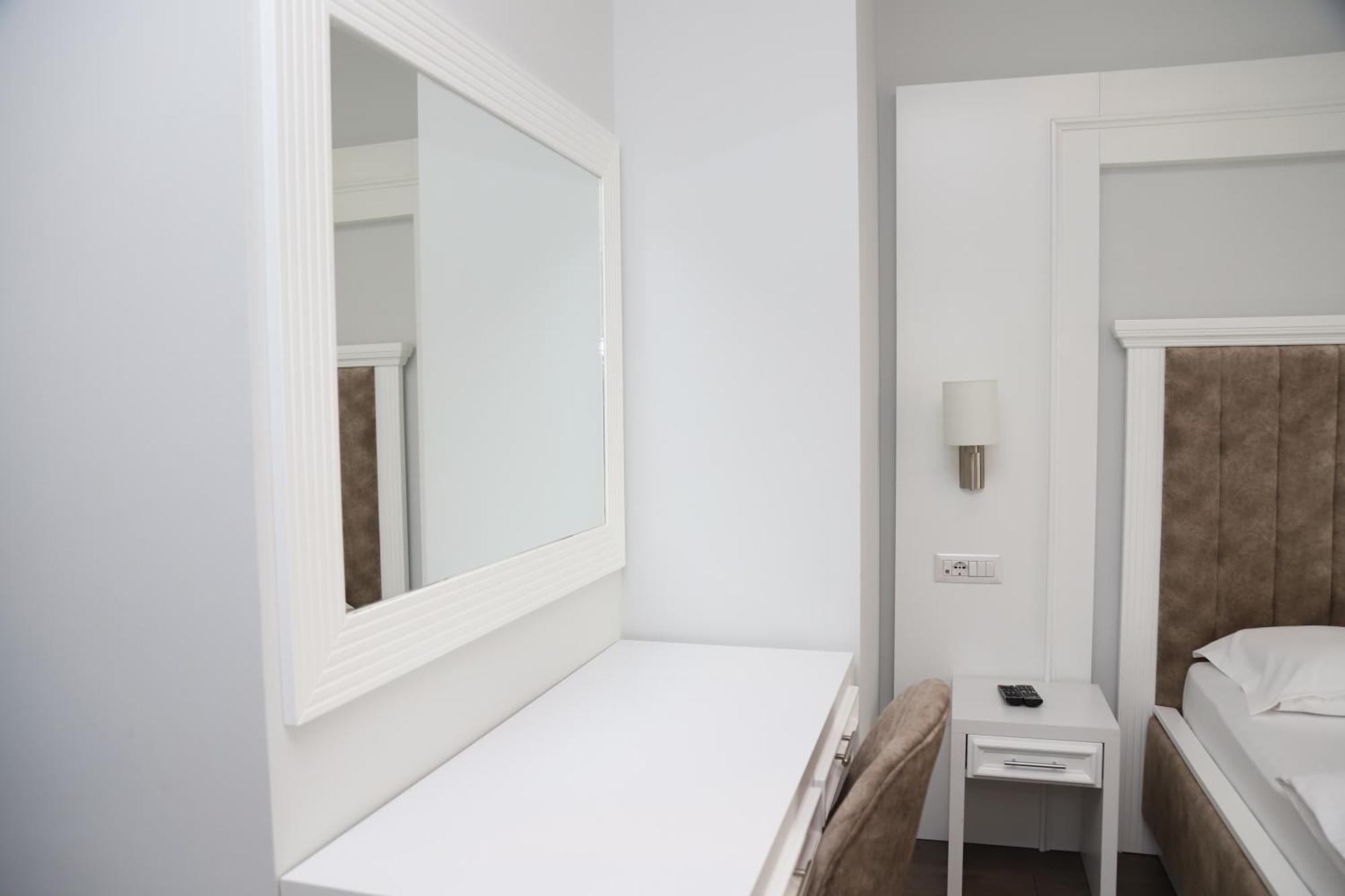 פריזרן Sky Hotel מראה חיצוני תמונה